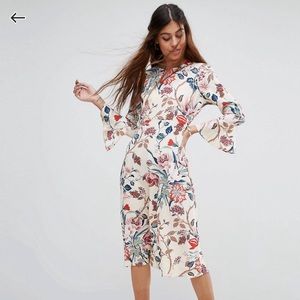 🎉HP🎉 NWT Floral midi tea dress